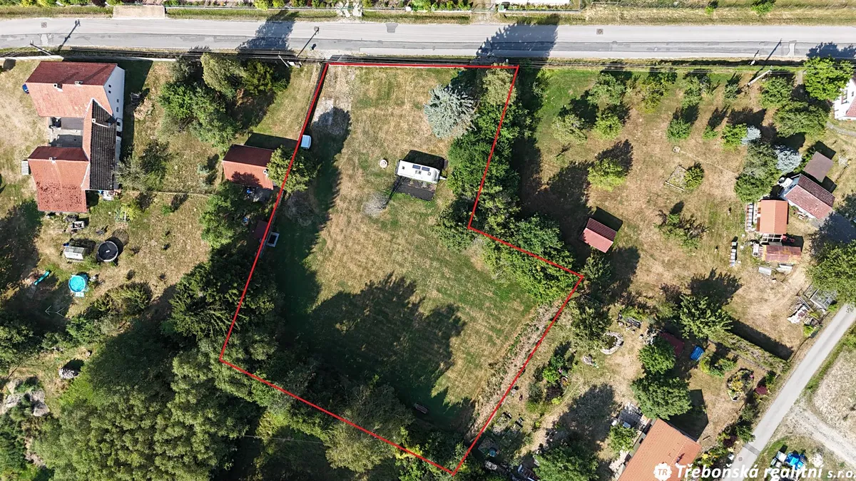 Prodej stavebního pozemku 2592 m²